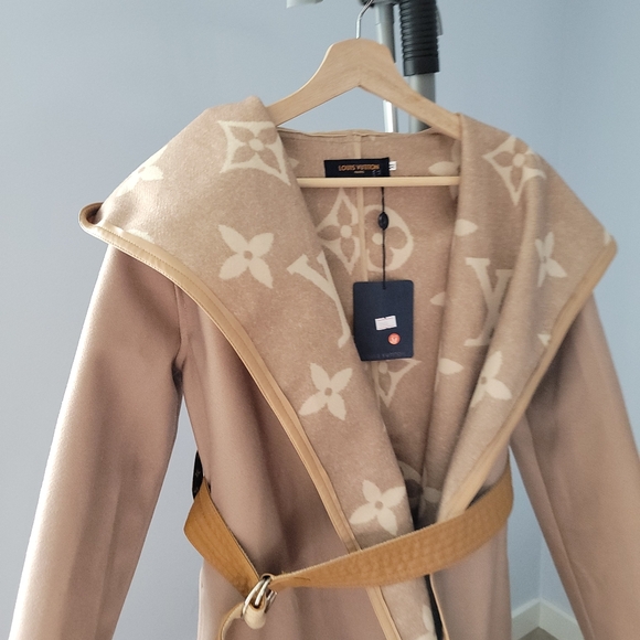 Tan Hooded Coat with Belt Size M, NEW - Picture 3 of 13